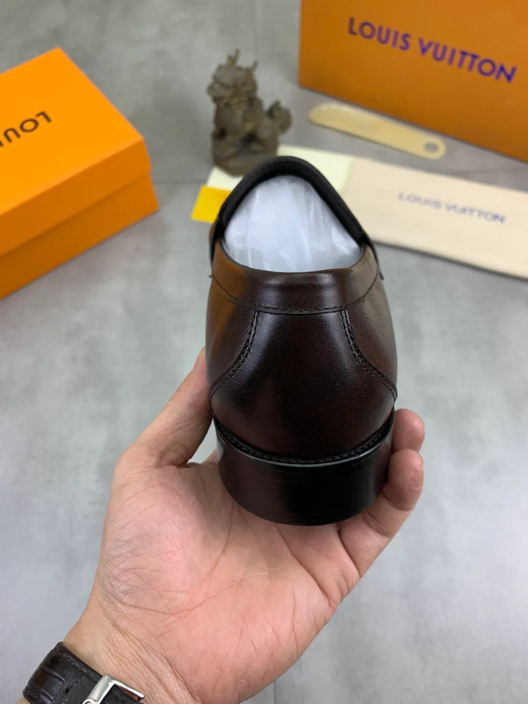 Men's men's shoes 💰P520 New style 💶[LOUIS VUITTON] Water-dyed Niuli Original order New style 🍀LV Louis Vuitton *——Top version of LV classic leather shoes! Made of imported original calfskin, original leather side strips and wear-resistant high-end rubber outsole! High quality products! Color: Black optional Size: 39-44 (45 customized)
